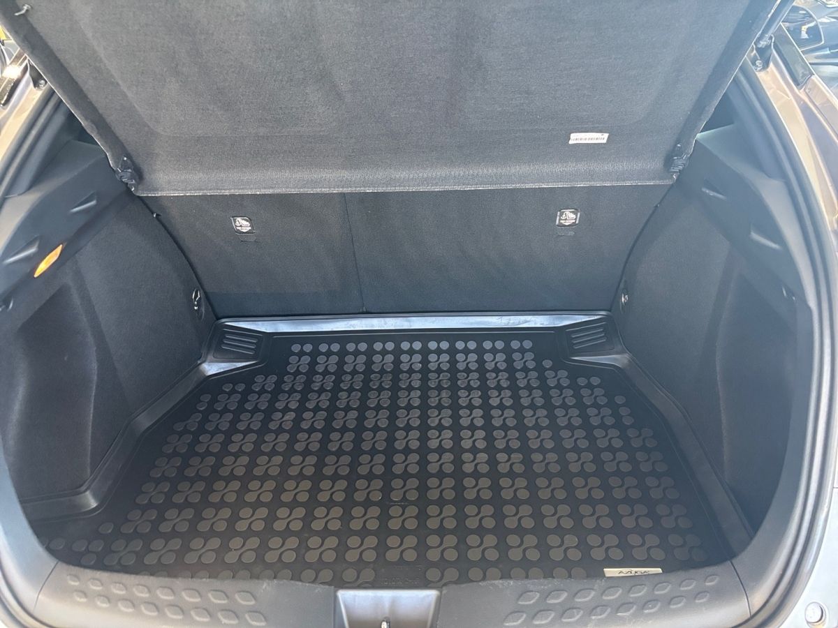 Toyota C-HR Hybrid Club - Samsaru's Car Outlet