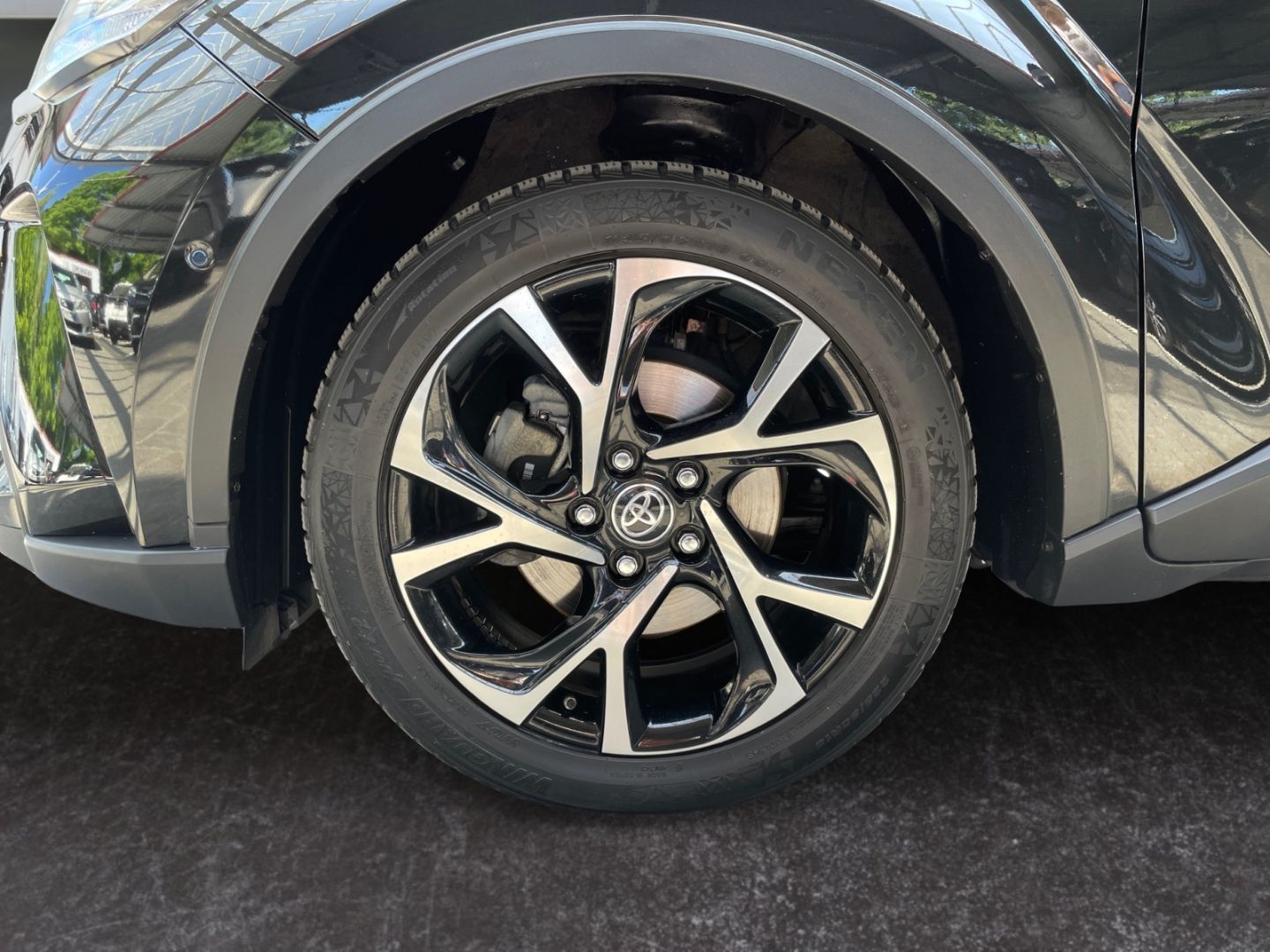 Toyota C-HR 2.0 Hybrid Team - Samsaru's Car Outlet