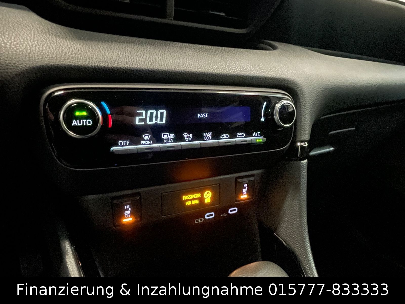 Toyota Yaris Hybrid Style LED Navi Apple ACC Kamera