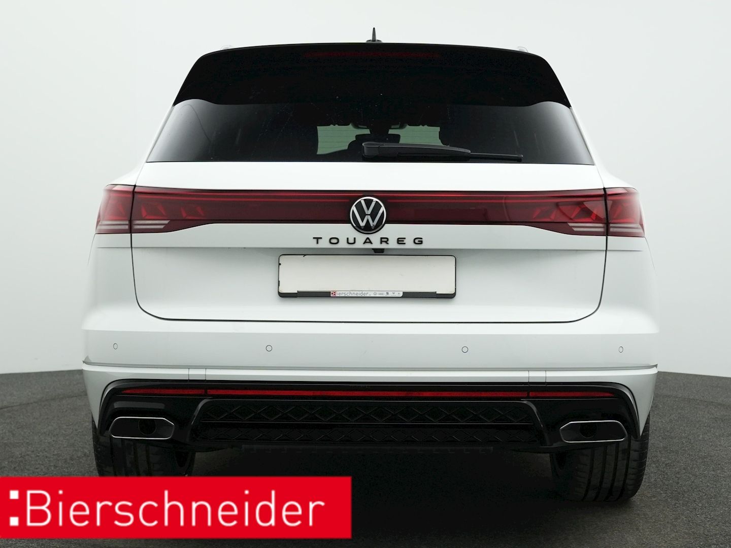 Volkswagen Touareg 3.0 TDI R-line BLACK-STYLE - Samsaru's Car Outlet