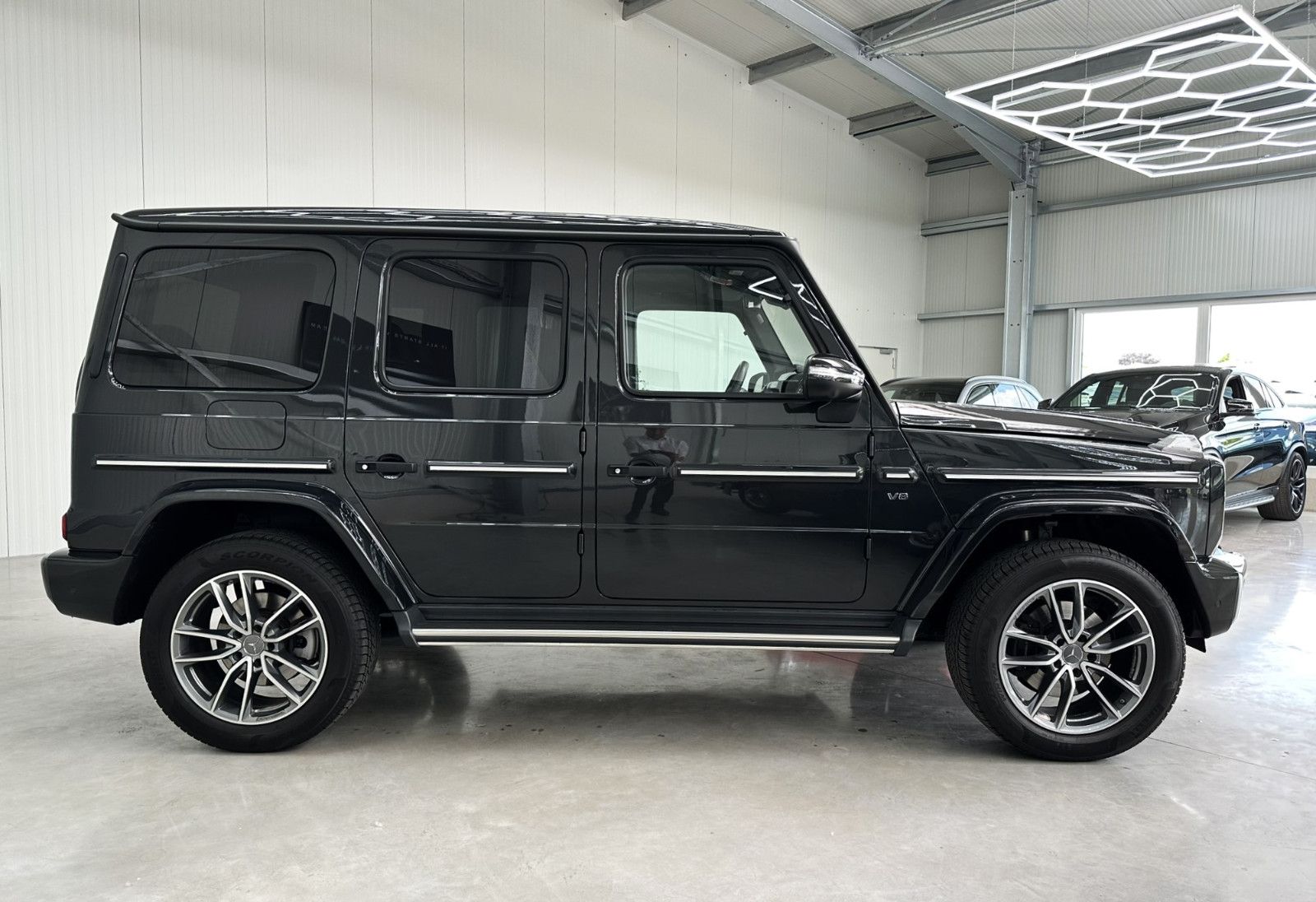Mercedes-Benz G 500 AMG Line - Samsaru's Car Outlet