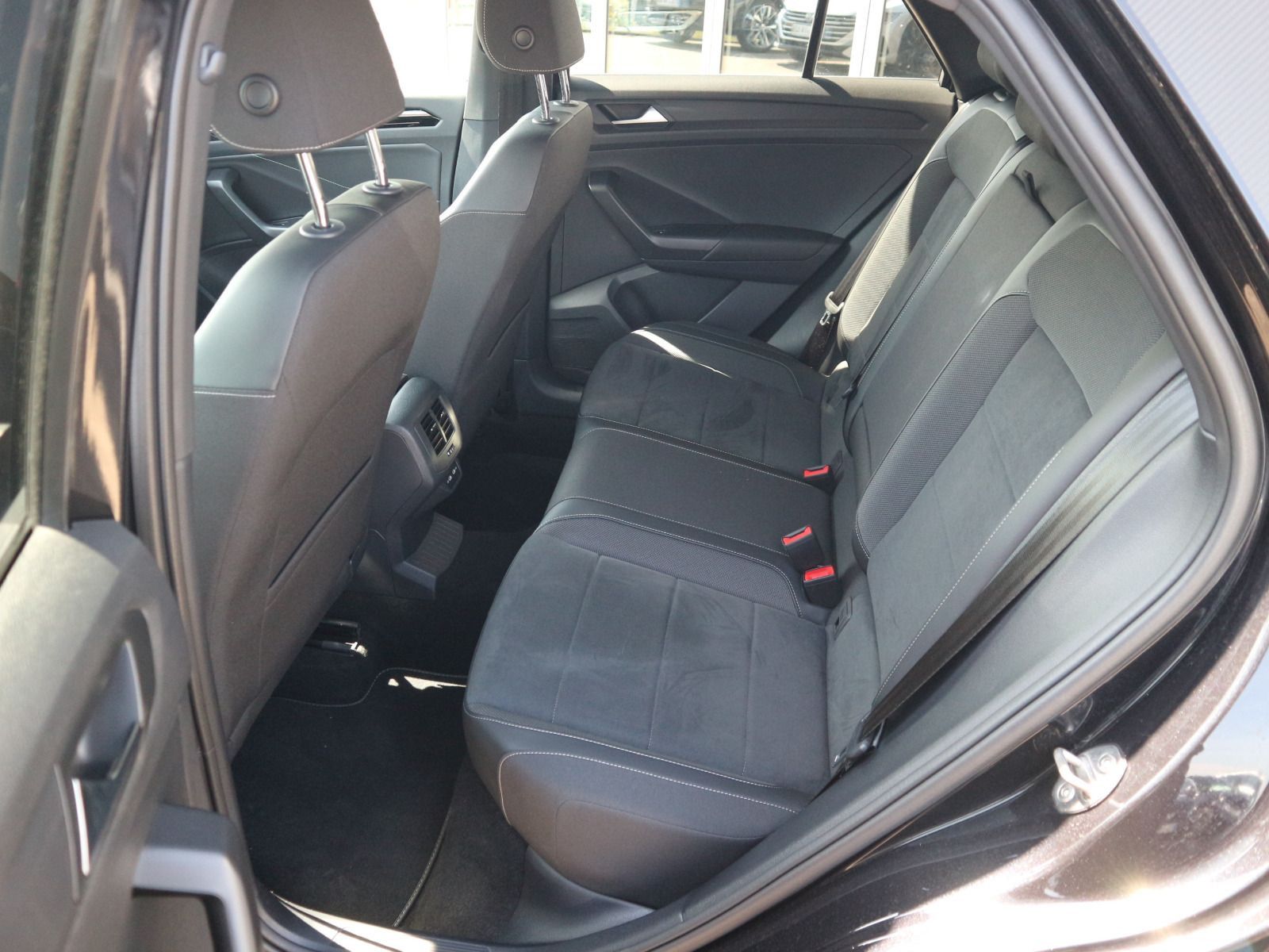 Volkswagen T-Roc R-Line - Samsaru's Car Outlet