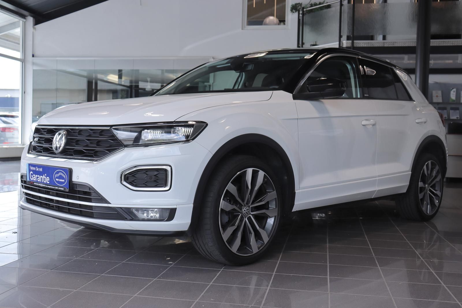 Volkswagen T-Roc 1.5 TSI DSG Style R-LINE - Samsaru's Car Outlet