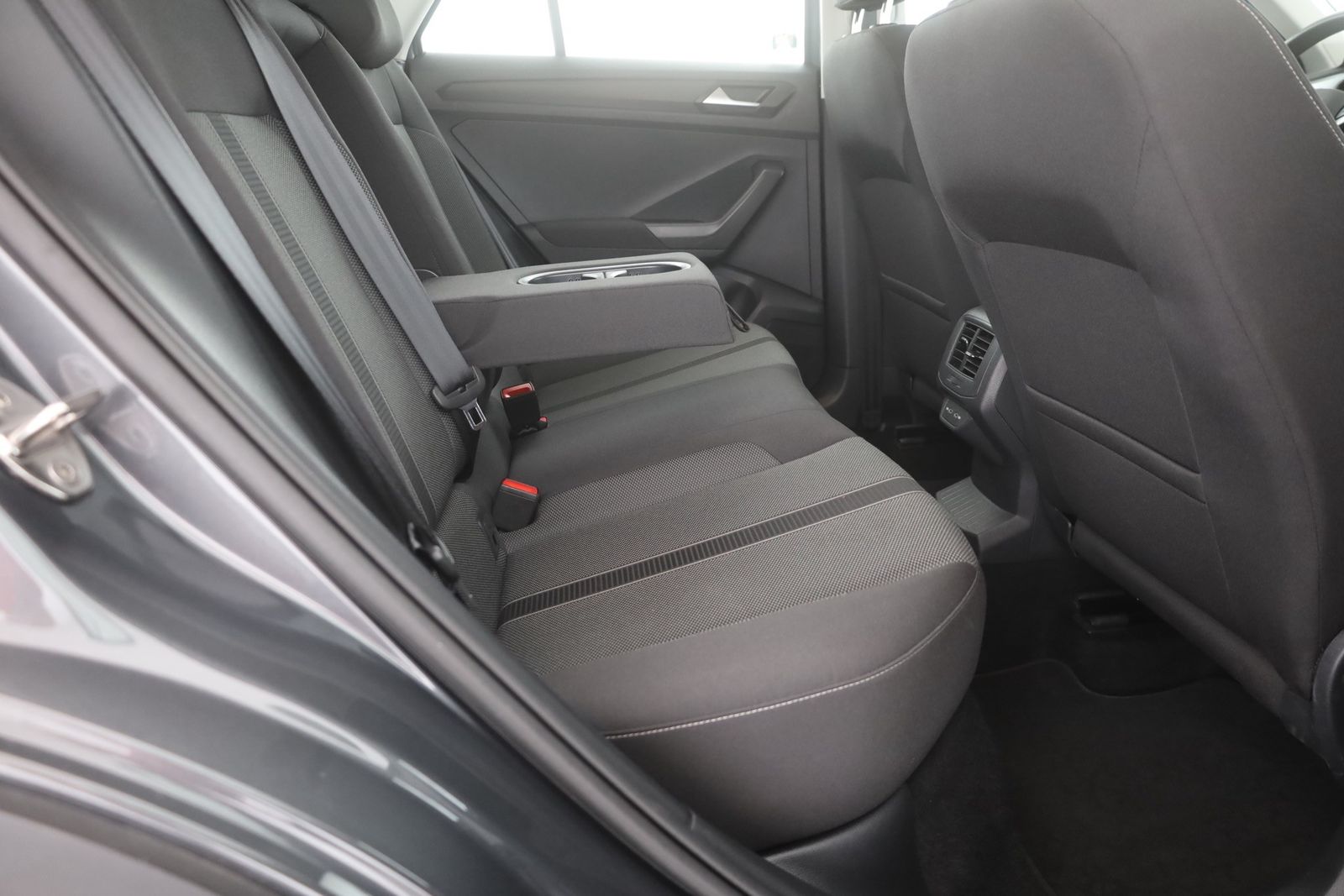 Volkswagen T-Roc 1.5 TSI DSG - Samsaru's Car Outlet
