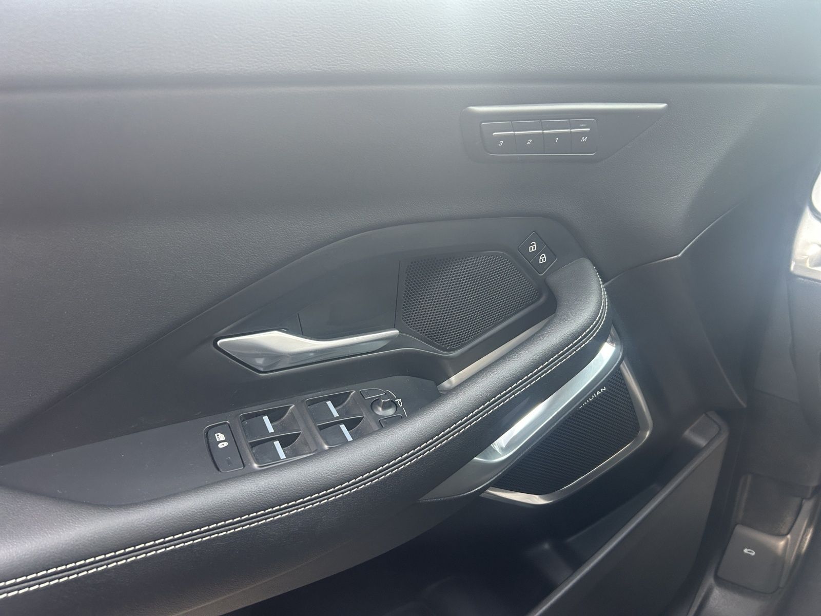 Jaguar E-PACE D200 R-Dynamic LED*ACC*KEYLESS*PANO*WinP*