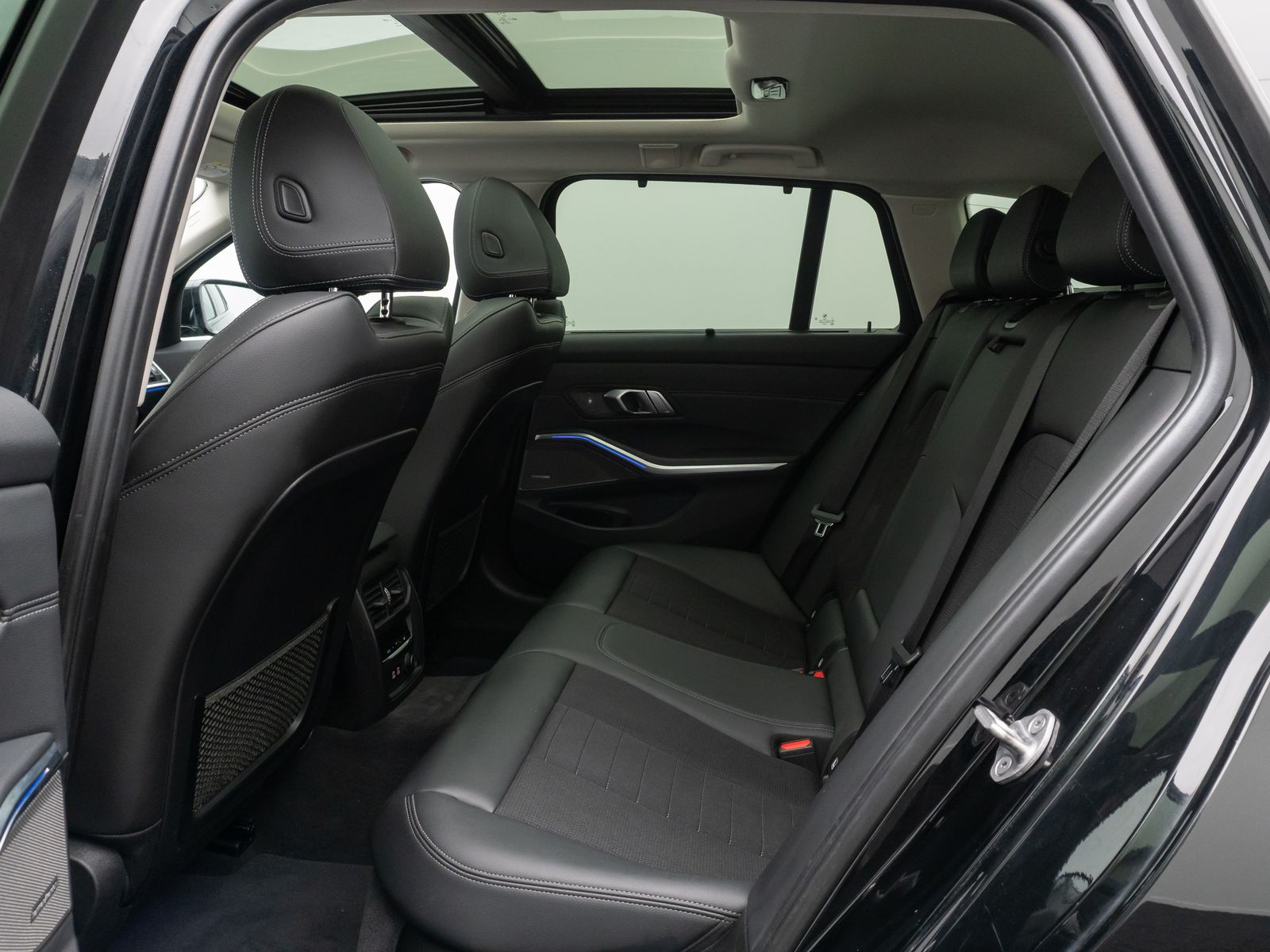BMW 330i Sport Line - Samsaru's Car Outlet
