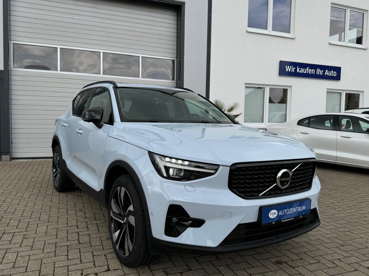 Volvo XC40 B4 Plus Dark 8-Fach AHK Aktionspreis