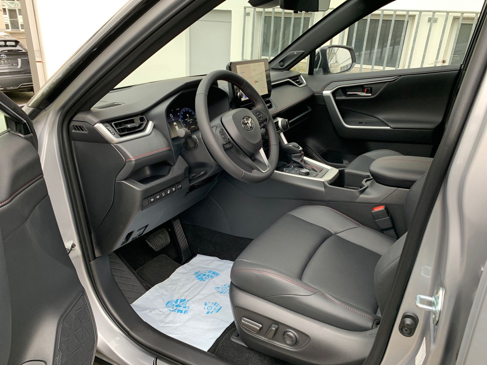 Toyota RAV4 Plug-in Hybrid Style - Samsaru's Car Outlet