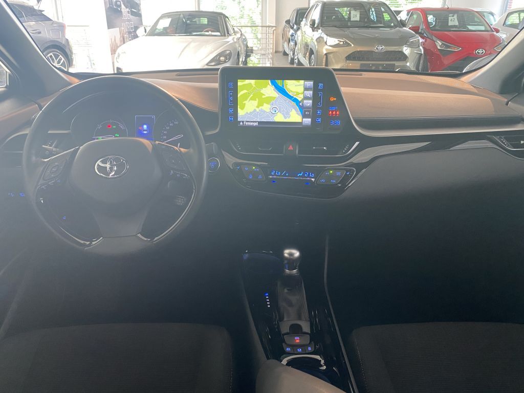 Toyota C-HR Hybrid - Samsaru's Car Outlet