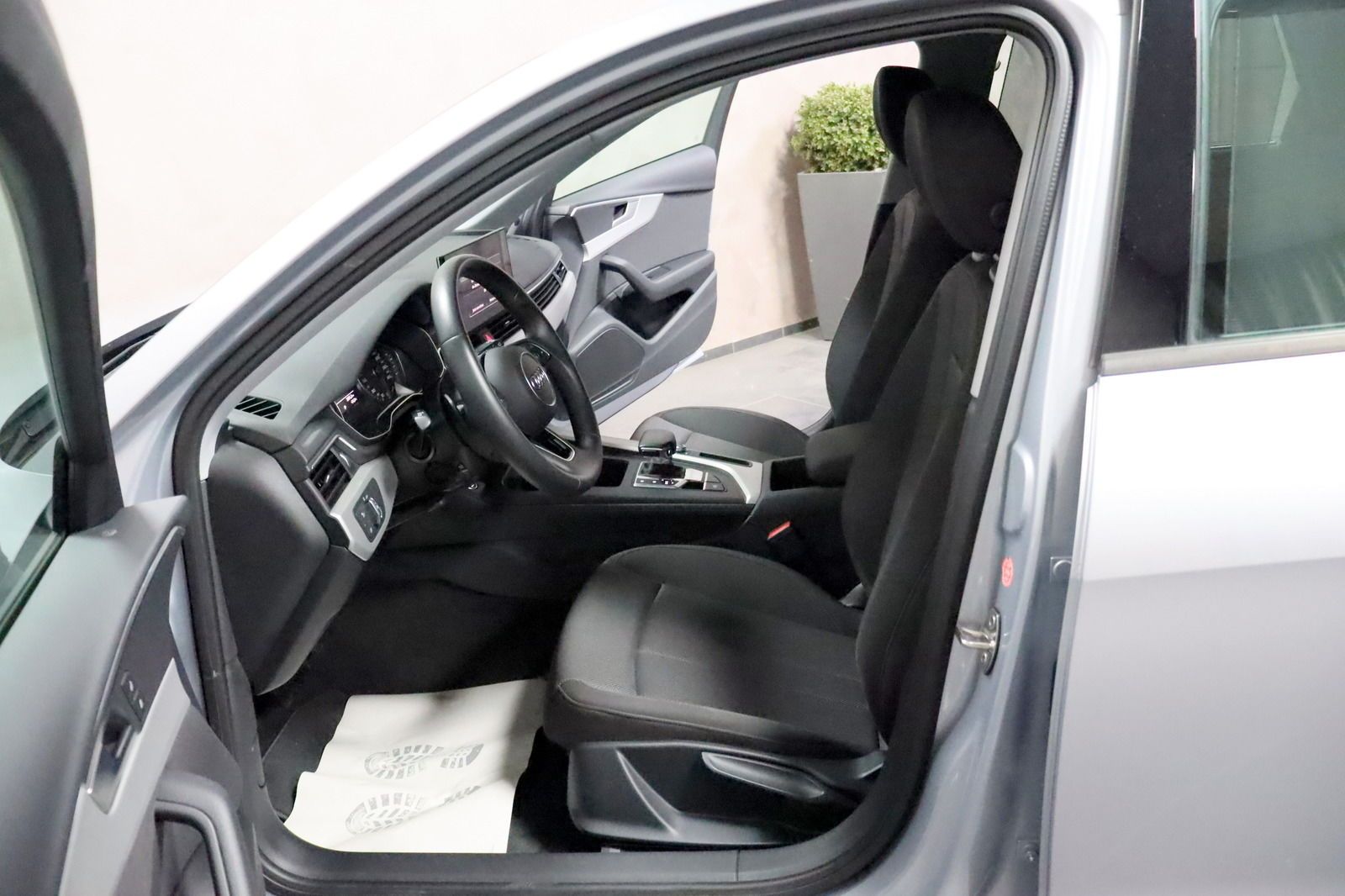 Audi A4 Avant 30 TDI Aut. - Samsaru's Car Outlet