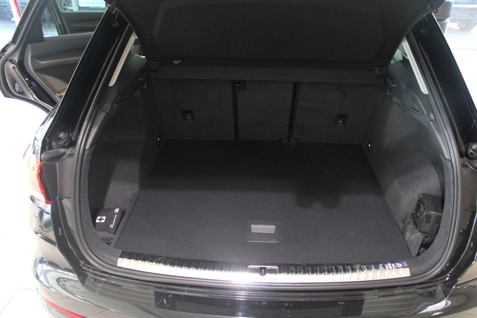 Audi Q3 40 TFSI quattro advanced - Samsaru's Car Outlet