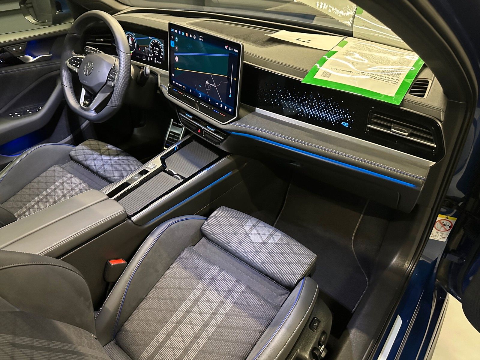 Volkswagen Passat Variant 4Motion R-Line *AHK*PANORAMA*HUD*