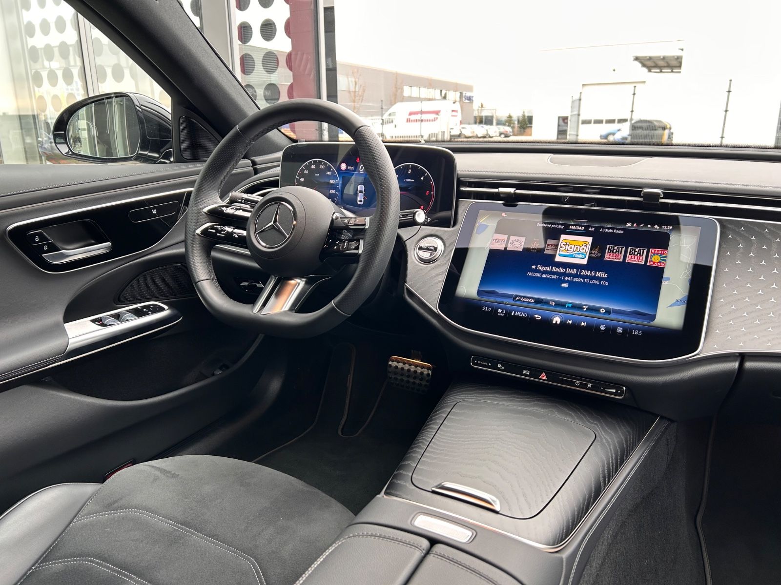 Mercedes-Benz E 220d 4Matic AMG - Samsaru's Car Outlet