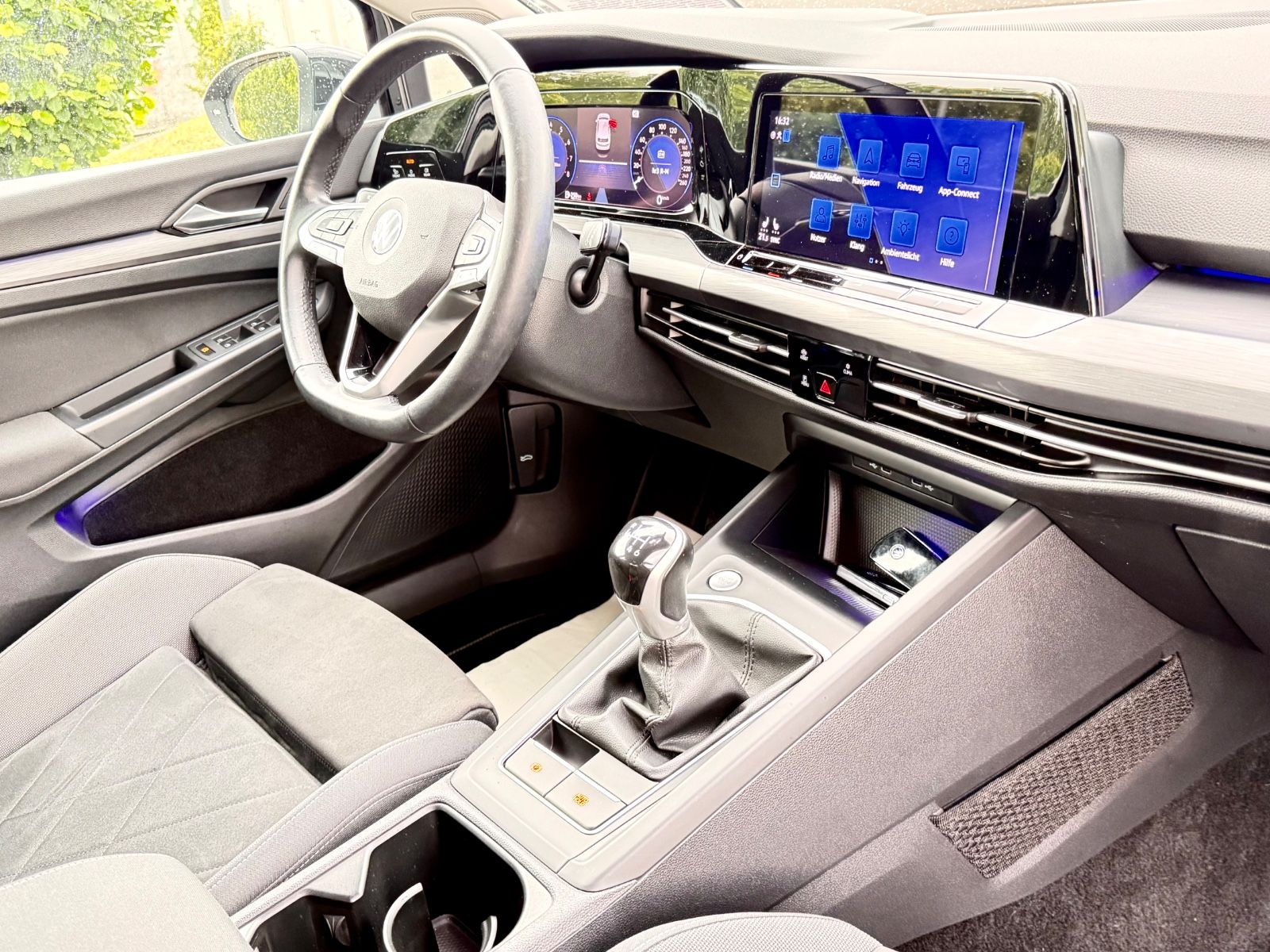 Volkswagen Golf VIII 1.5 Style - Samsaru's Car Outlet