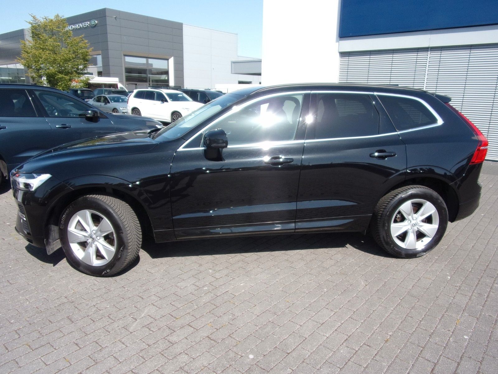 Volvo XC 60 B4 Core 2WD - Samsaru's Car Outlet