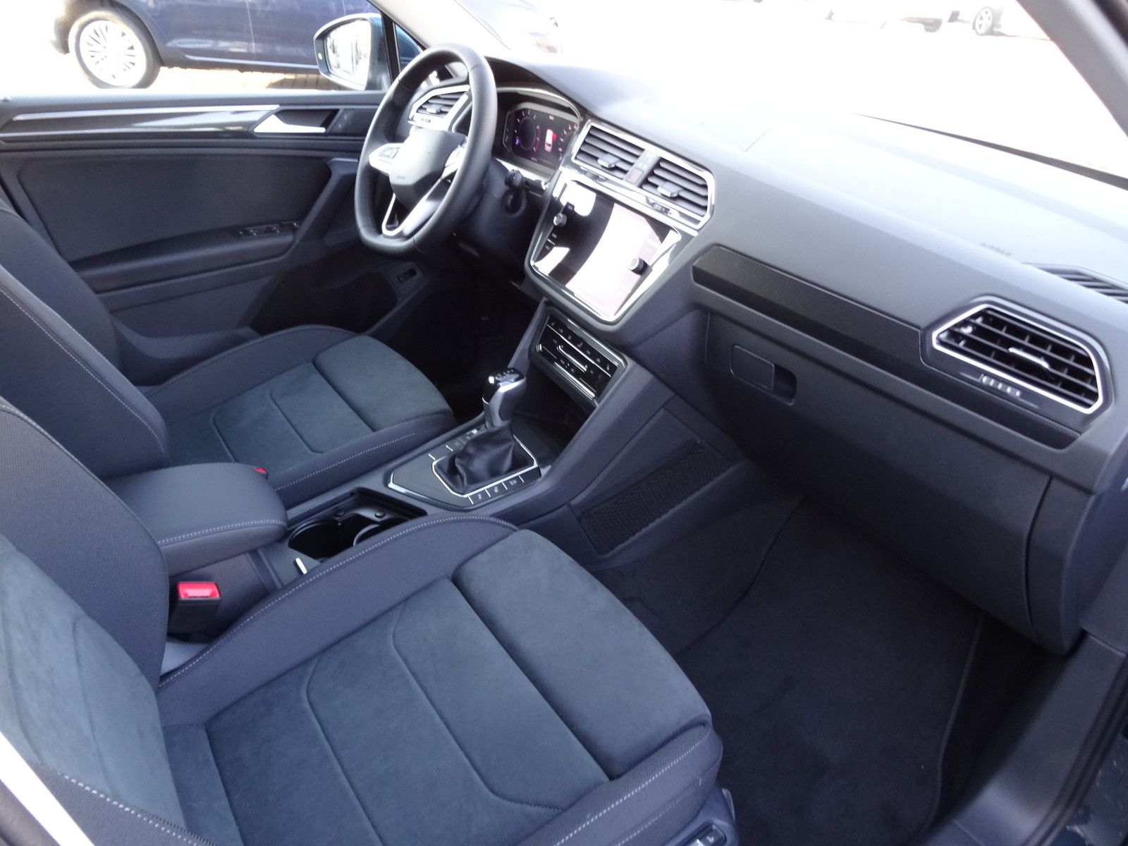 Volkswagen Tiguan 1.5 TSI OPF DSG Elegance - Samsaru's Car Outlet