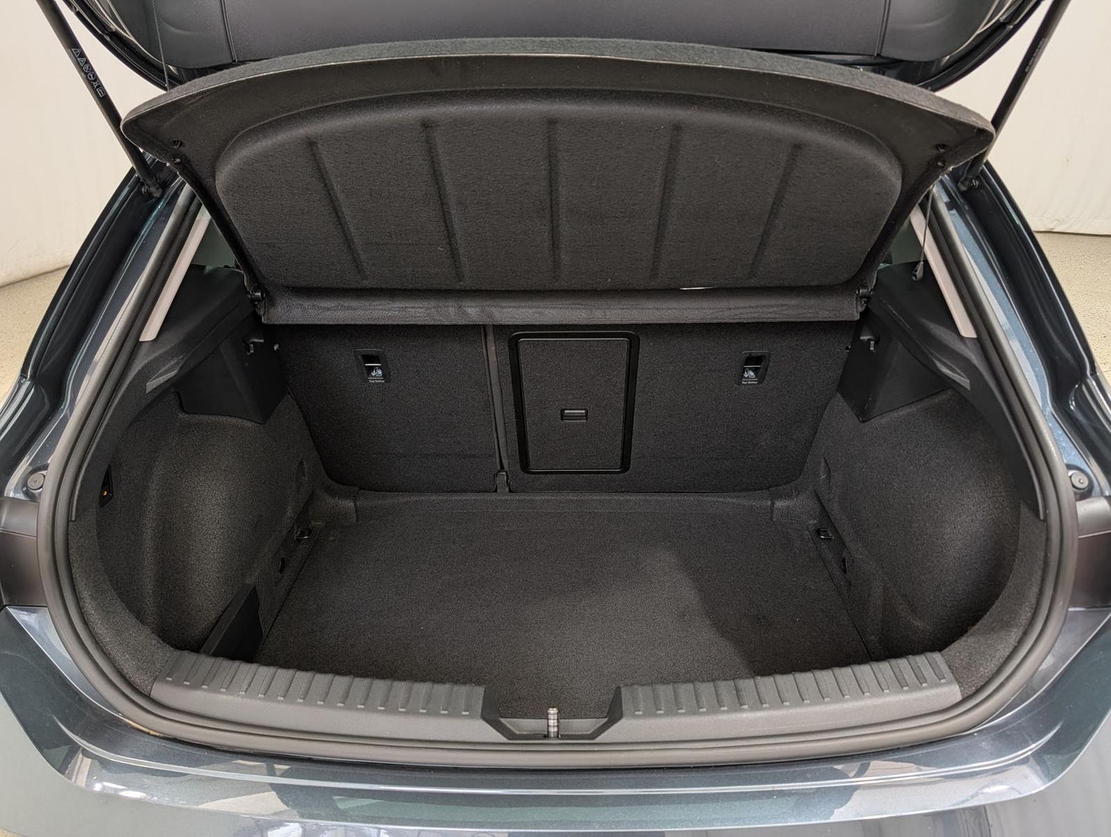 Seat Leon 1.5 eTSI DSG FR AHZV|Winter|Navi|AHK|ACC|RF