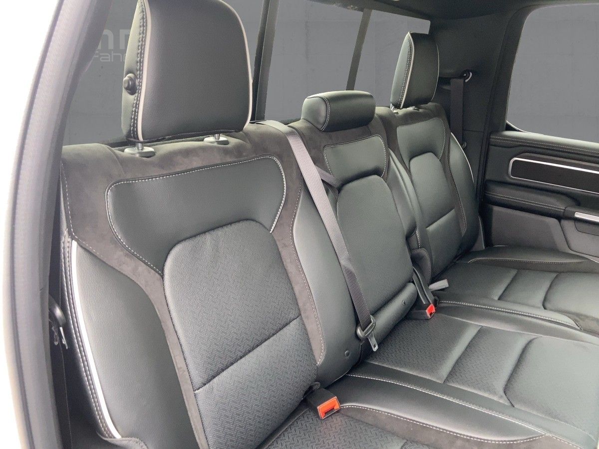 Dodge RAM 1500 Laramie Crew 420 PS, LPG