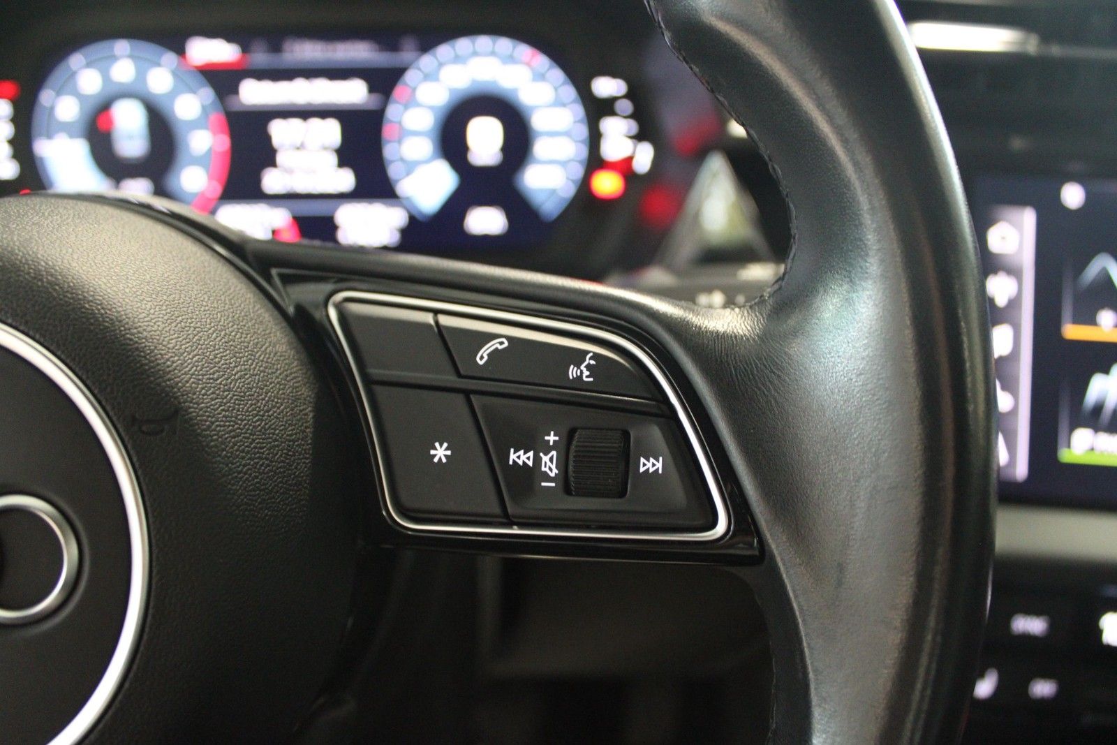 Audi A3 35 TFSI DSG advanced - Samsaru's Car Outlet