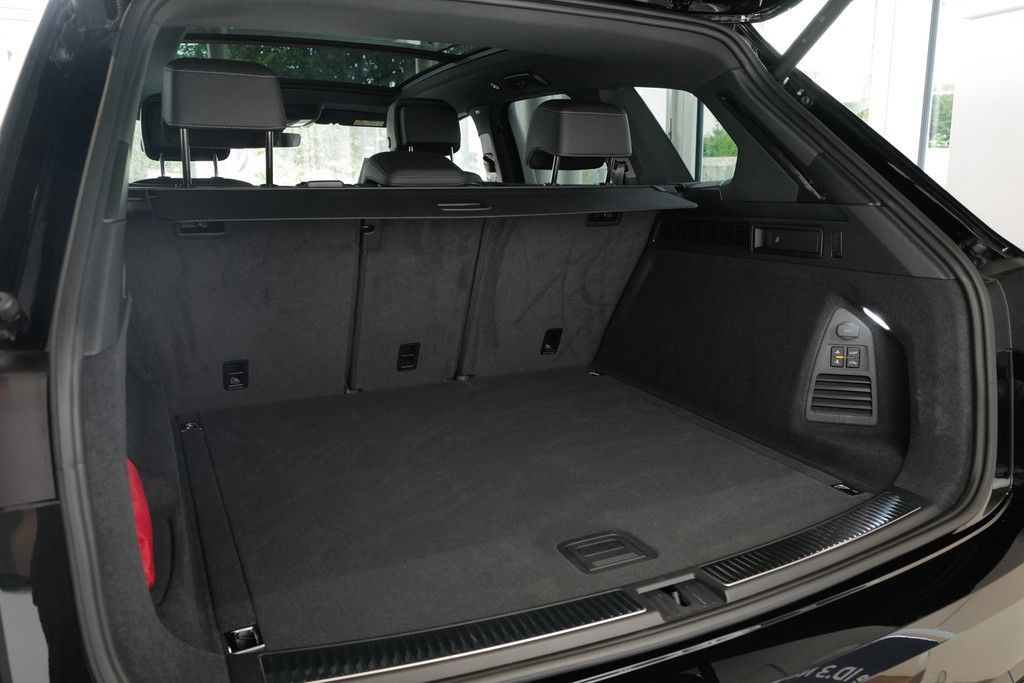 Volkswagen Touareg 3.0TDI R-Line BlackStyle Pano 360° Dynau
