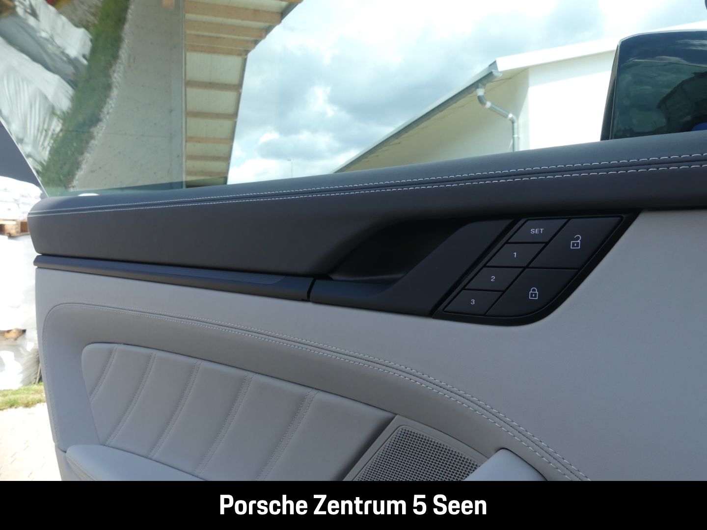 Porsche 992 II Carrera 4 GTS Cabriolet - Samsaru's Car Outlet