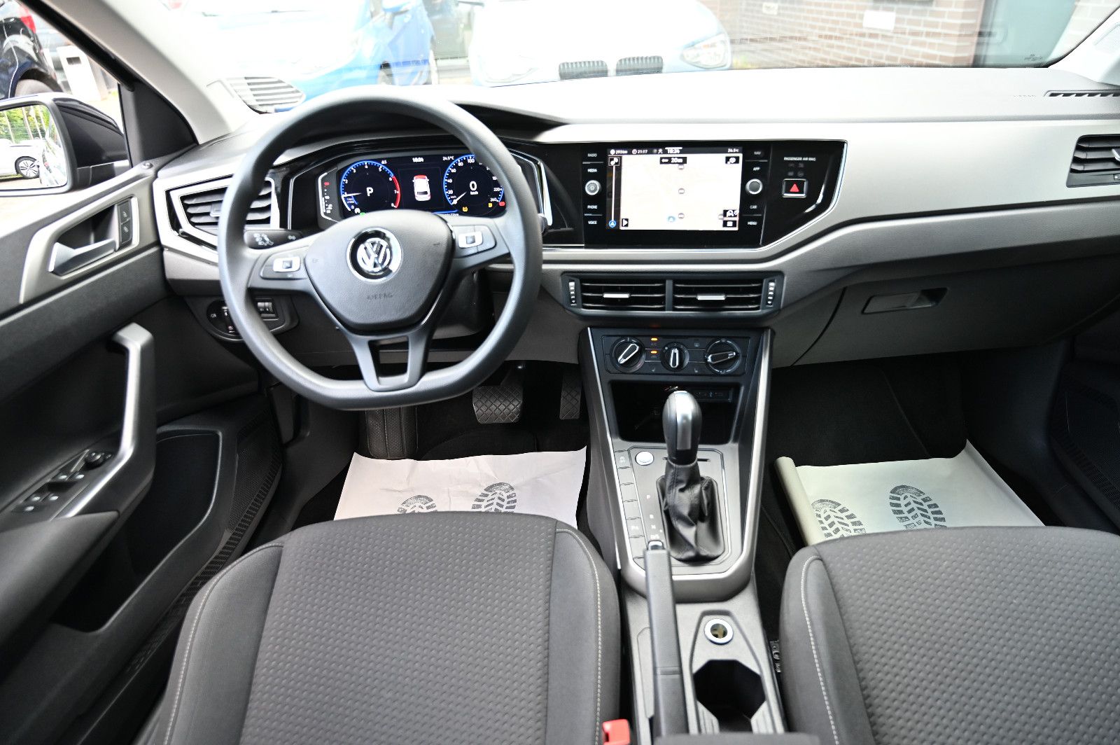 Volkswagen Polo VI 1.0 TSI Comfortline - Samsaru's Car Outlet