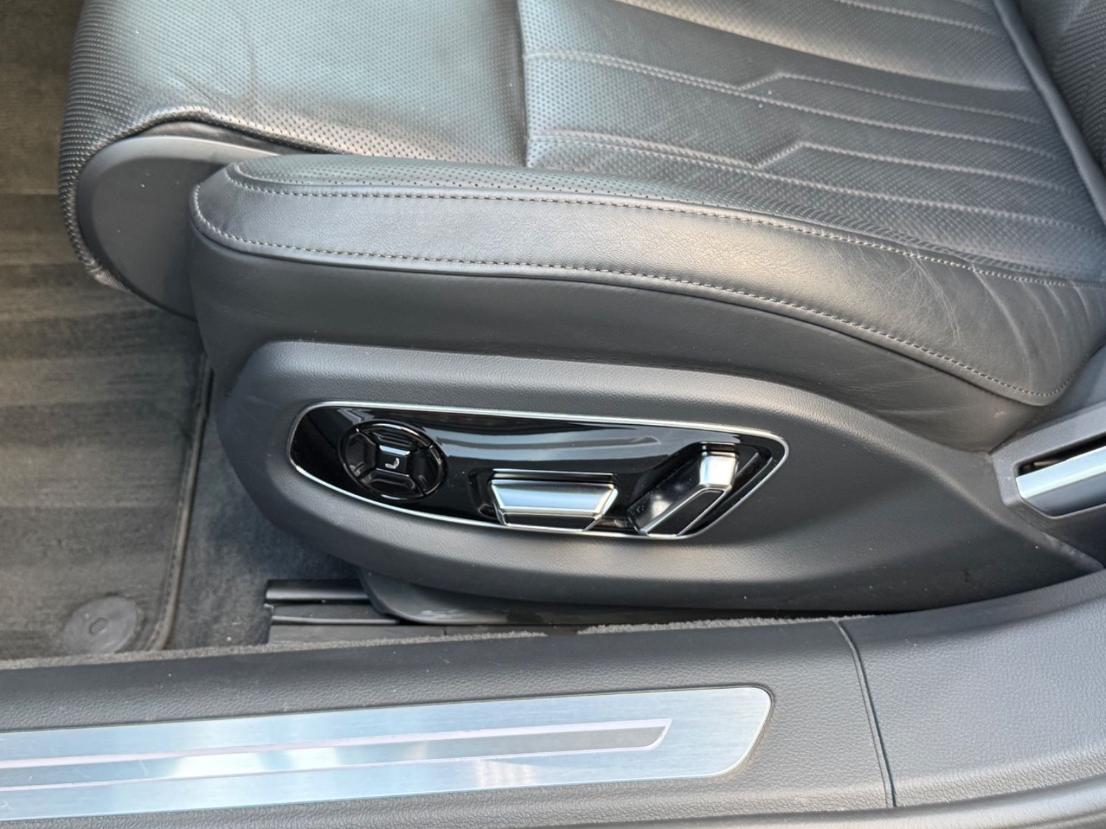 Audi A8 L 50 TDI Lang quattro S-Line Black - Samsaru's Car Outlet