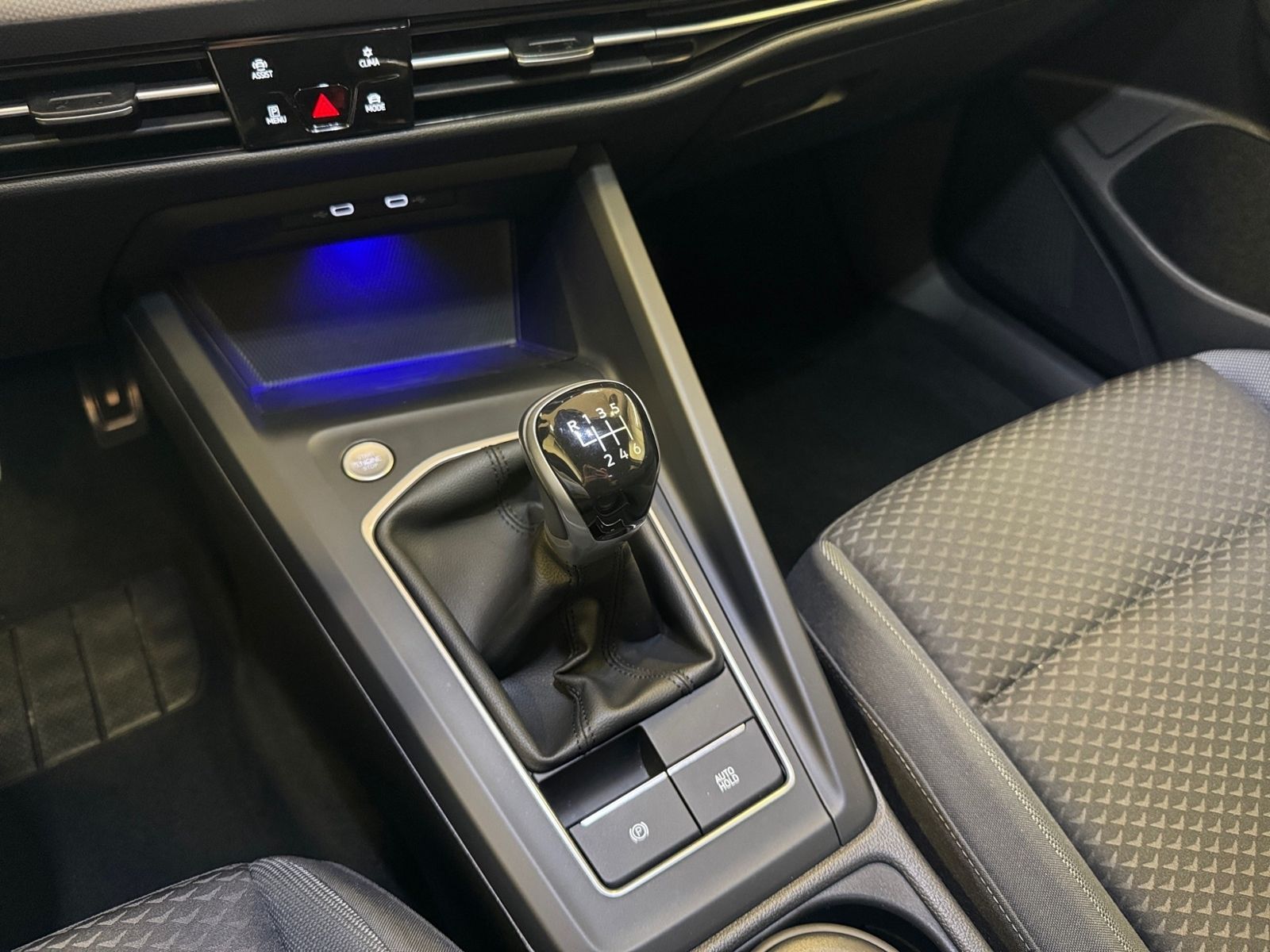 Volkswagen Golf VIII 1.5 TSI Active - Samsaru's Car Outlet