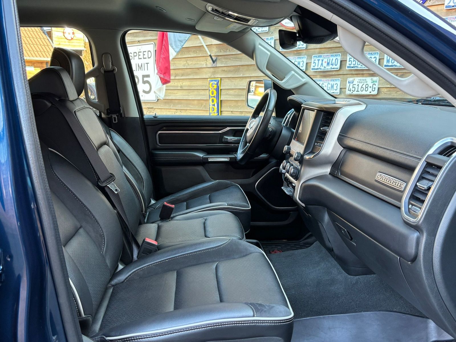 Dodge RAM 1500 Laramie LED AHK Memory 4x4 6-Sitzer