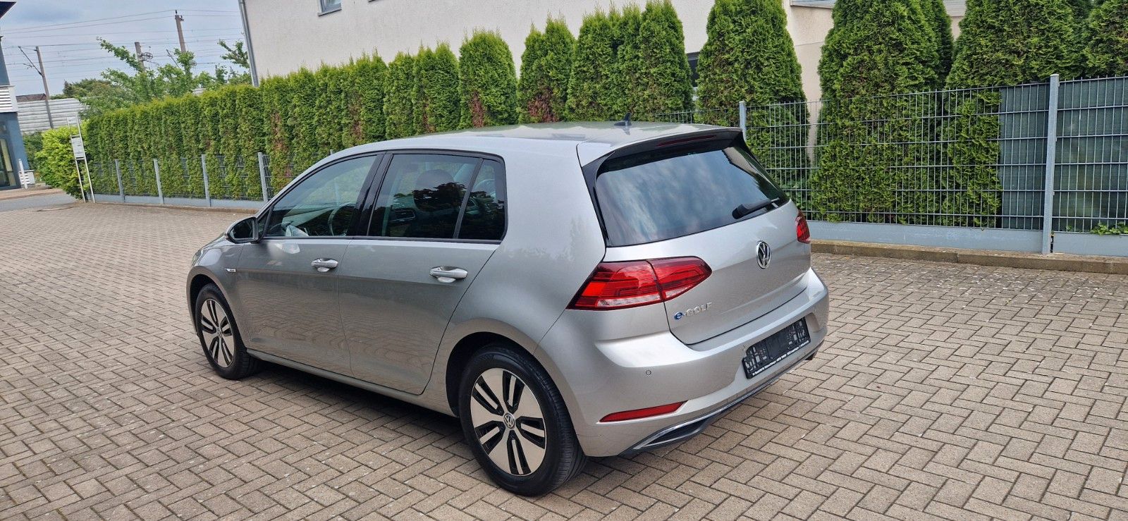 Volkswagen Golf VII e-Golf - Samsaru's Car Outlet