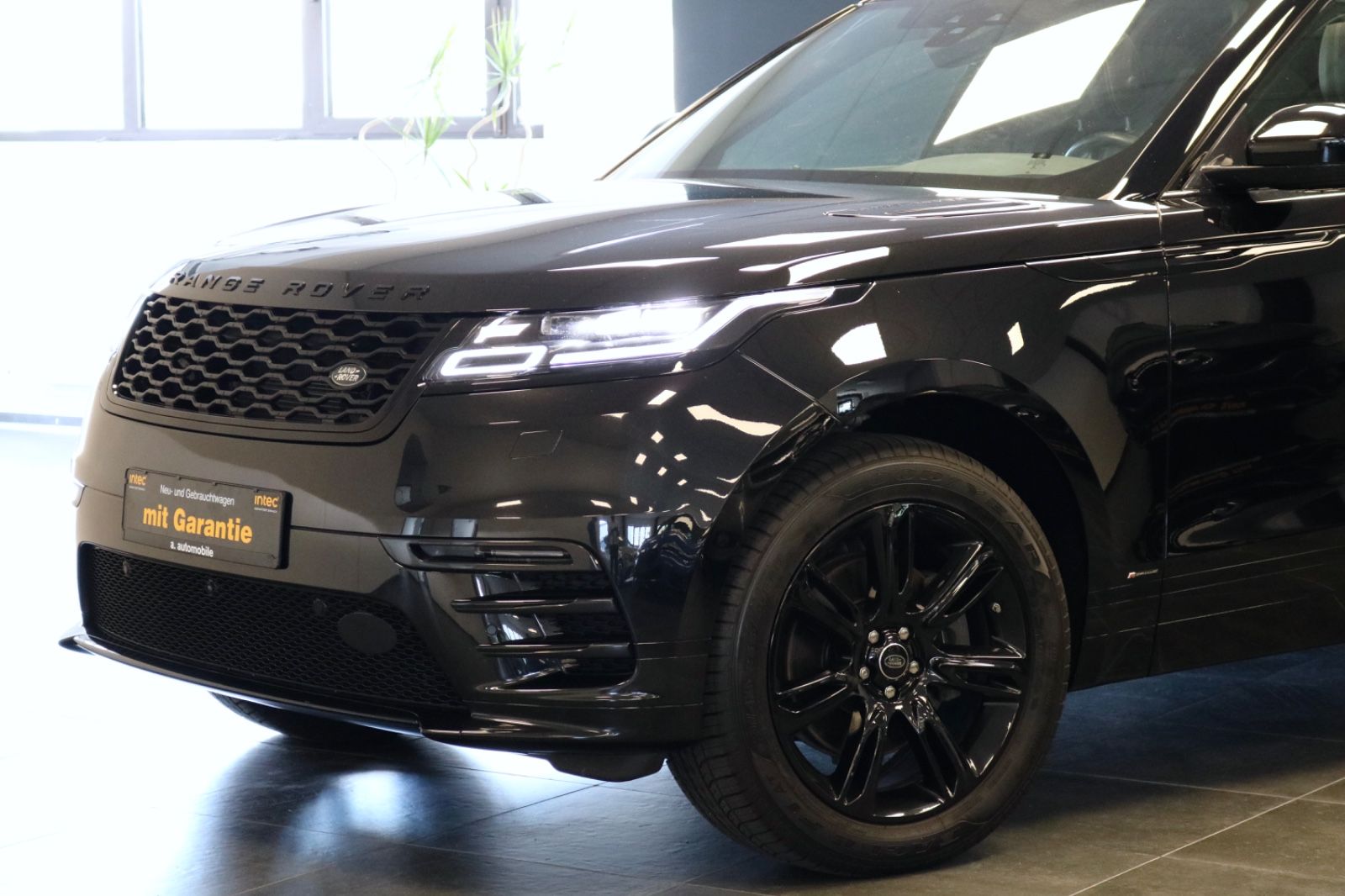 Range Rover Velar R-Dynamic - Samsaru's Car Outlet