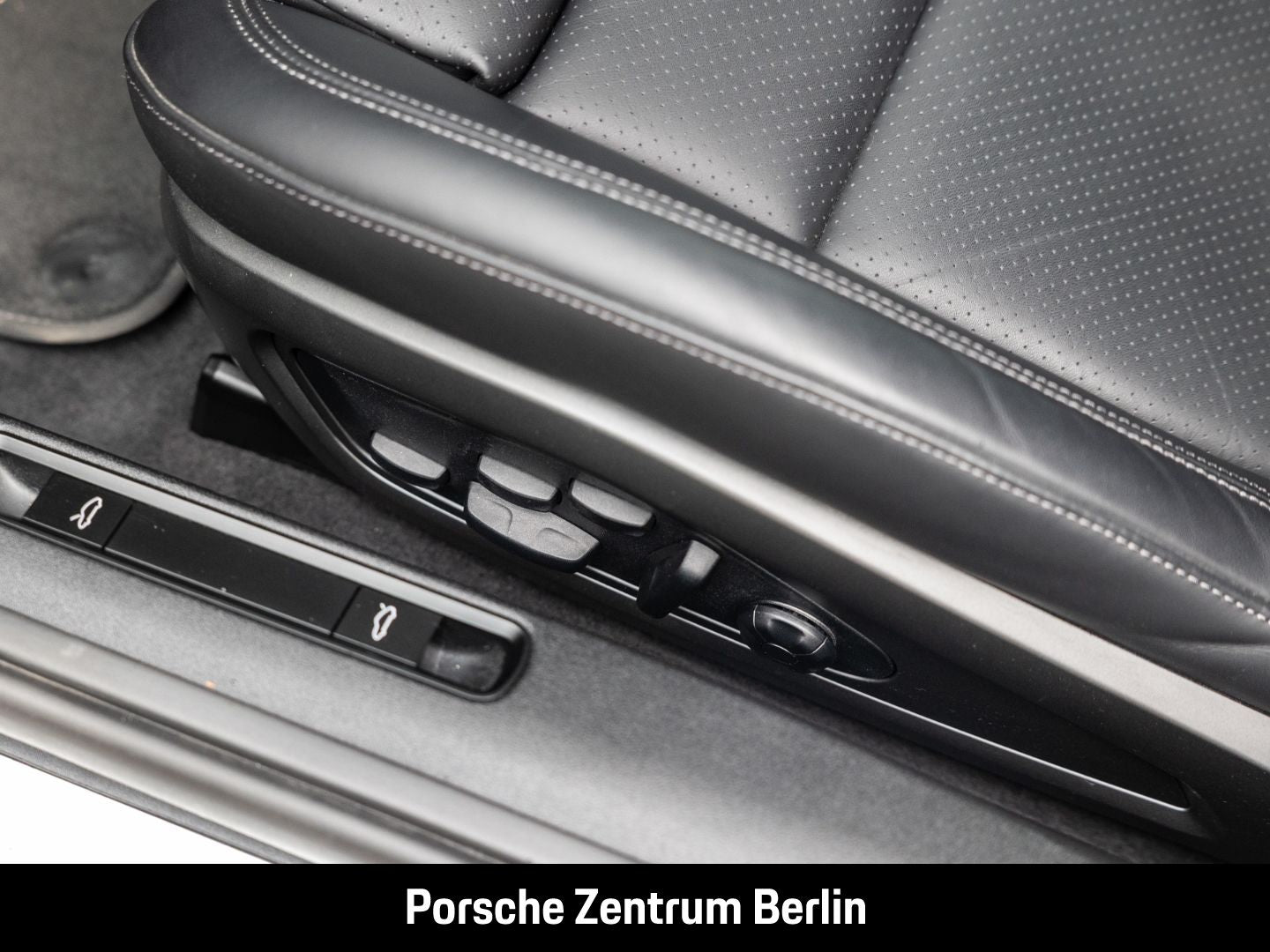 Porsche 992 911 Targa 4S BOSE Sportabgas SportDesign LED
