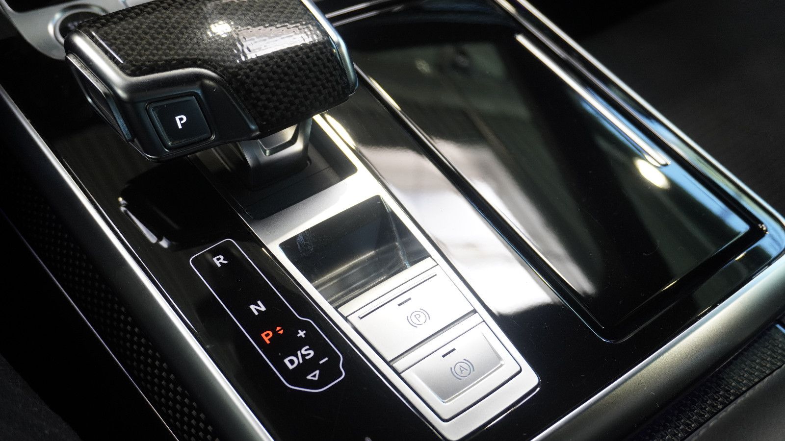 Audi Q8 50 TDI S-LINE*COMPETITION-PLUS*LUFT*CARBON*22