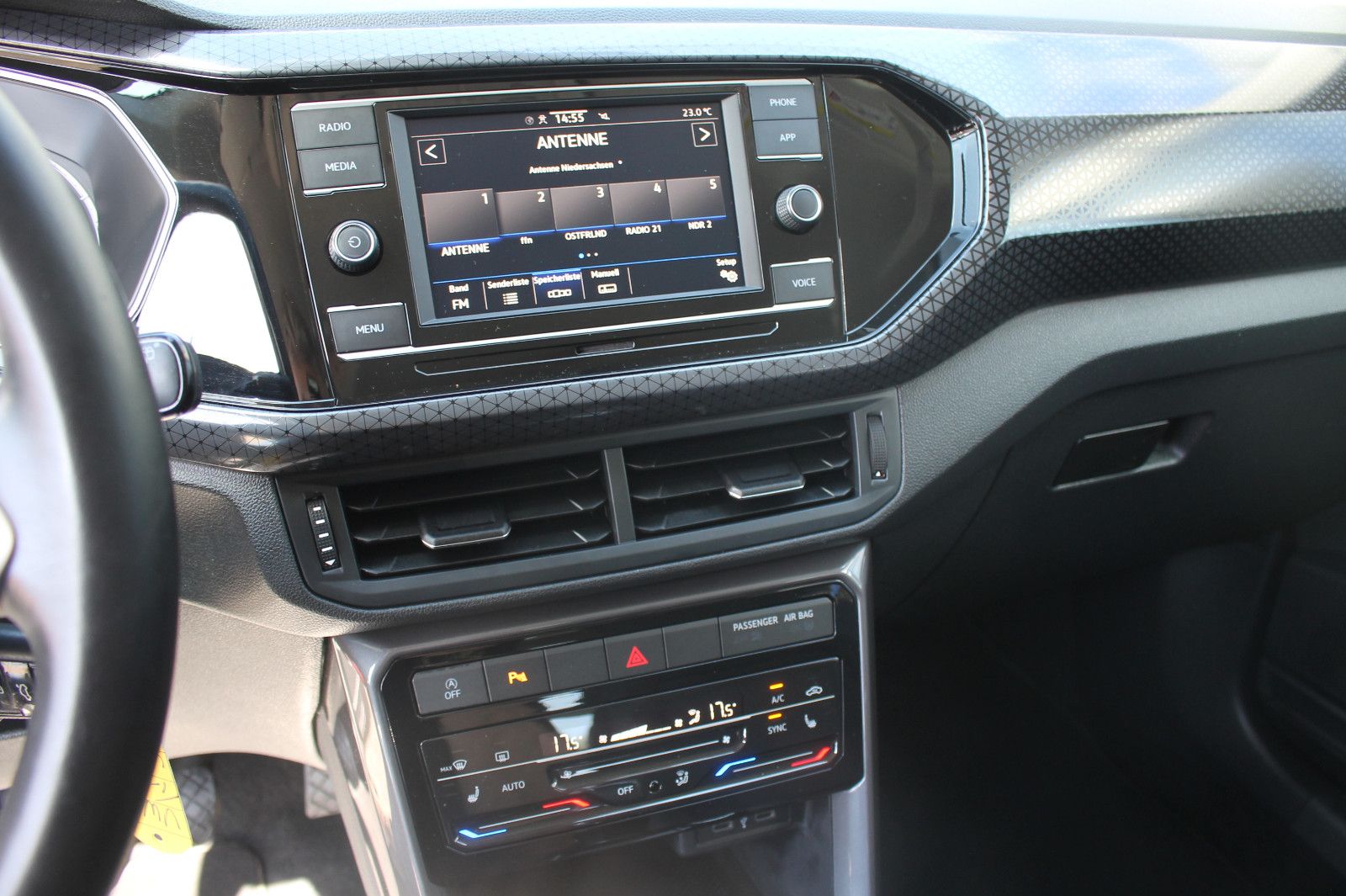 Volkswagen T-Cross Style - Samsaru's Car Outlet