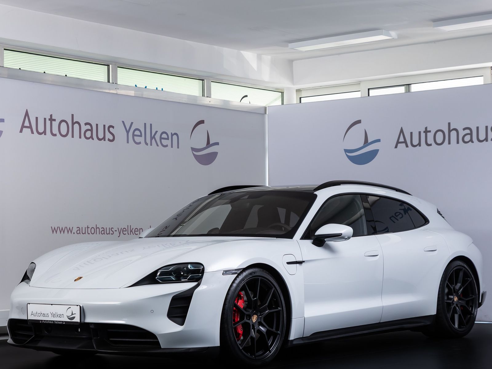 Porsche Taycan GTS Sport Turismo SPORTDESIGN CARBON*PANO