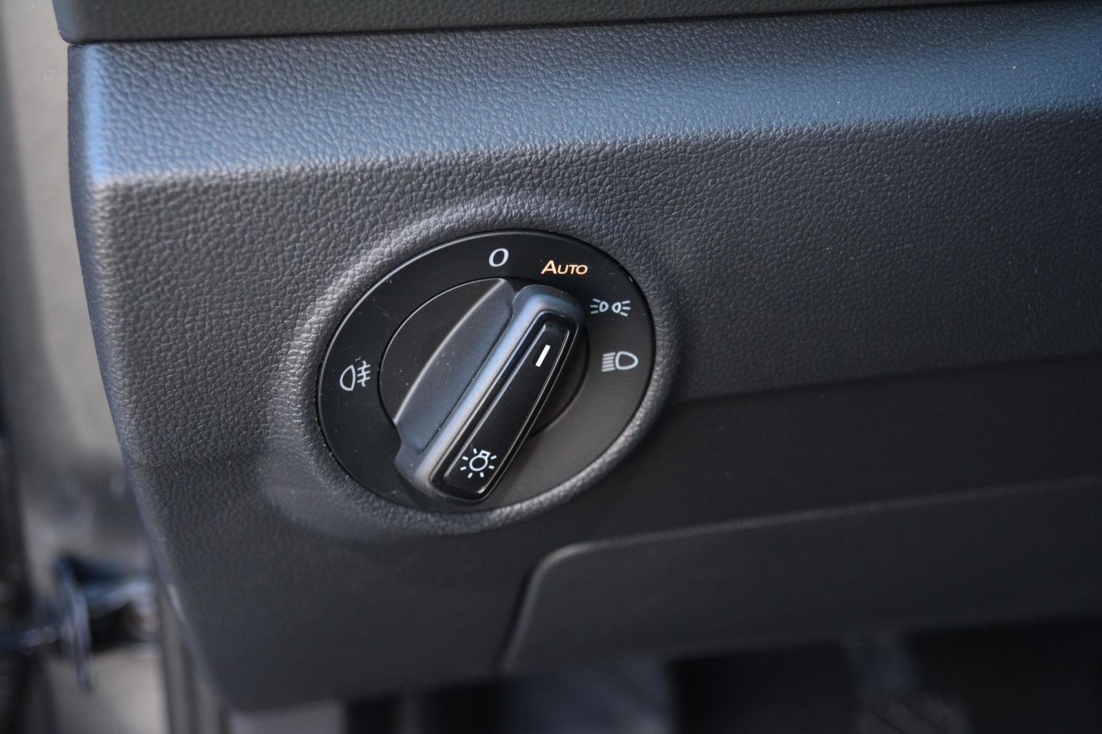 Volkswagen T-Roc Life Plus - Samsaru's Car Outlet