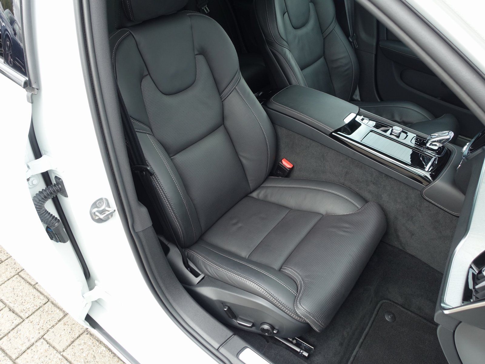 Volvo V60 Ultra Dark T8 AWD PANO/B&W/HUD/360°MASSAGE