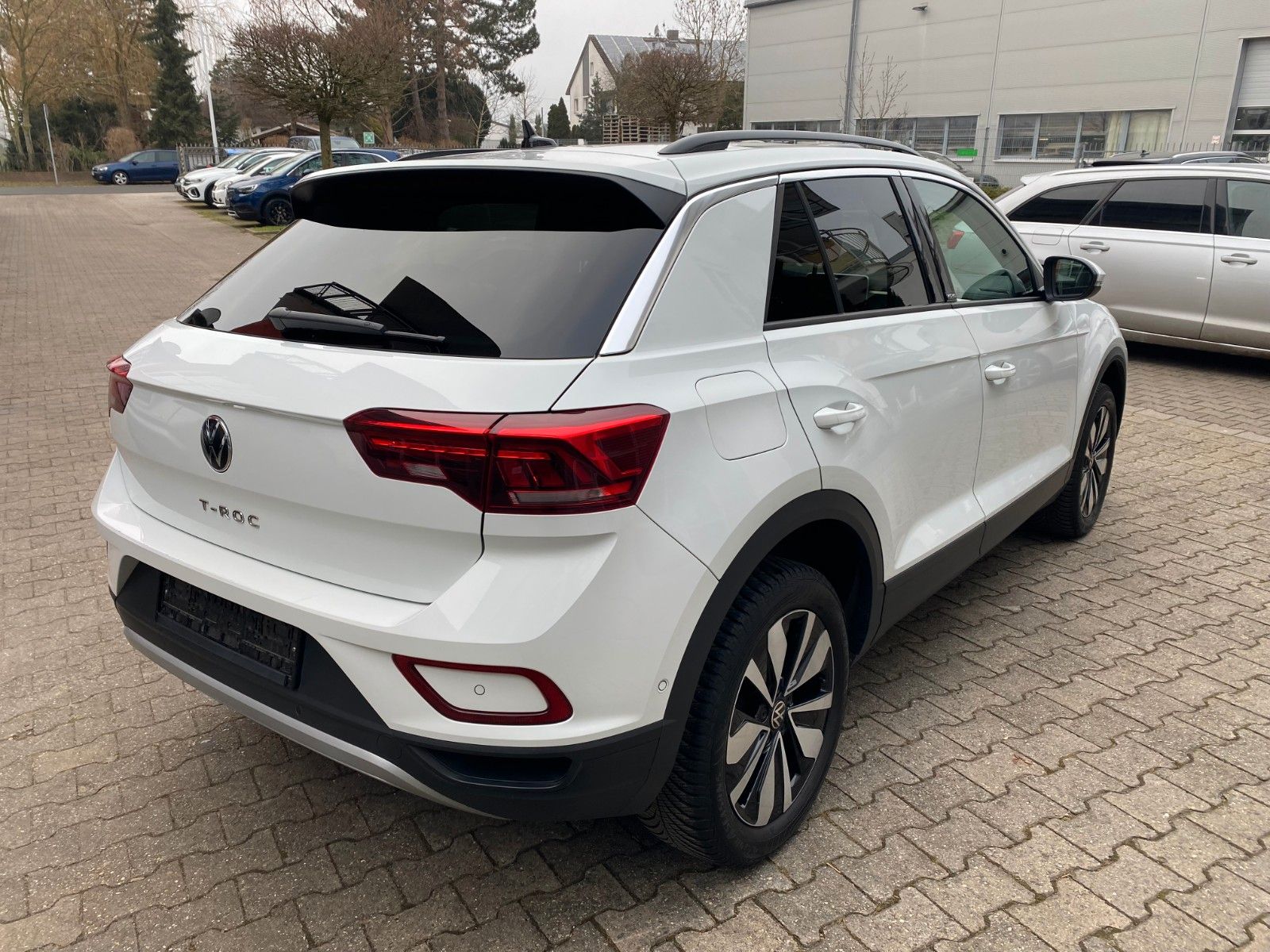 Volkswagen T-Roc Move - Samsaru's Car Outlet