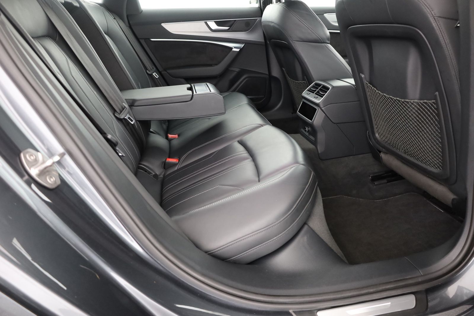 Audi A6 Avant 40 TDI quattro S line - Samsaru's Car Outlet