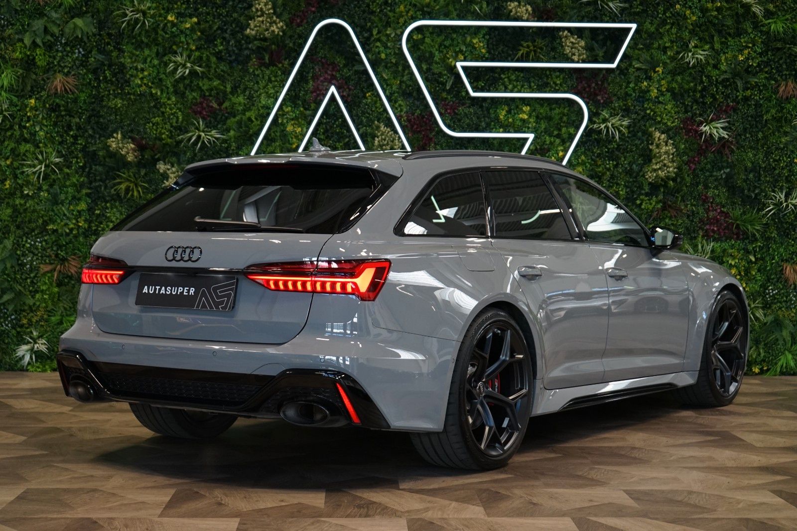 Audi RS6 Performance*AUX.HEAT*PANO*120.331€ NETTO
