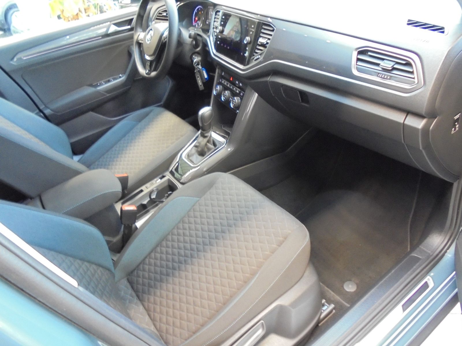 Volkswagen T-Roc 2.0TDI DSG - Samsaru's Car Outlet