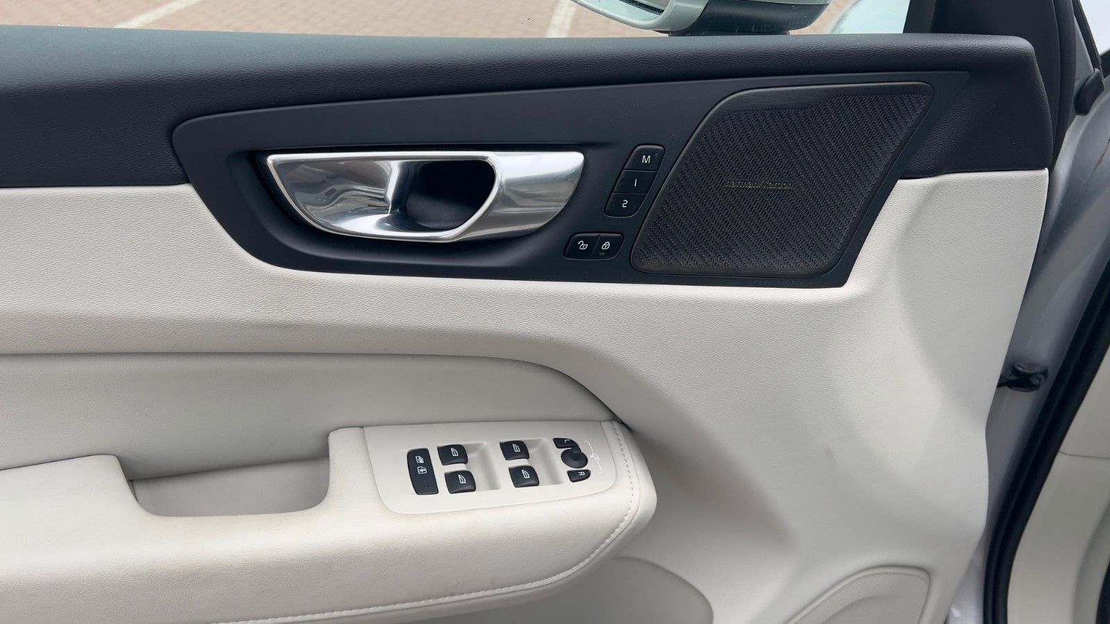 Volvo XC60 B5 D Ultimate Bright AWD*AHK*STHZG*Massage*