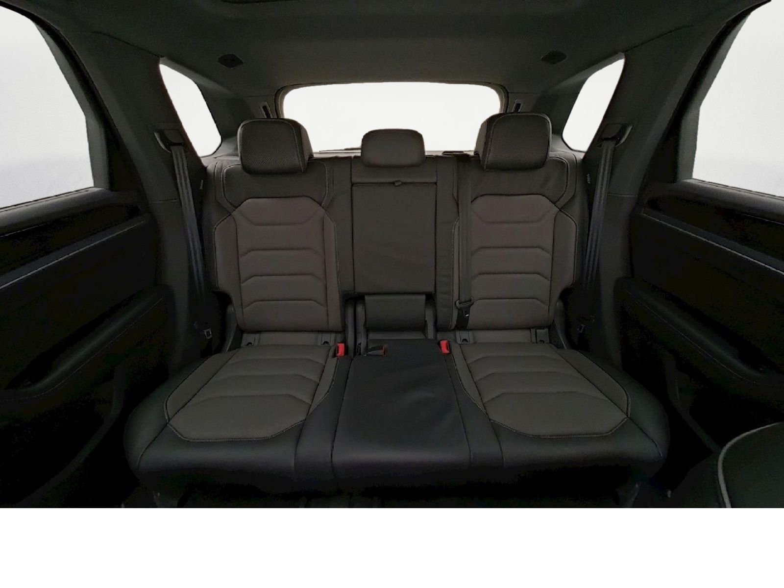 Volkswagen Touareg 3.0 TDI R-line Black - Samsaru's Car Outlet