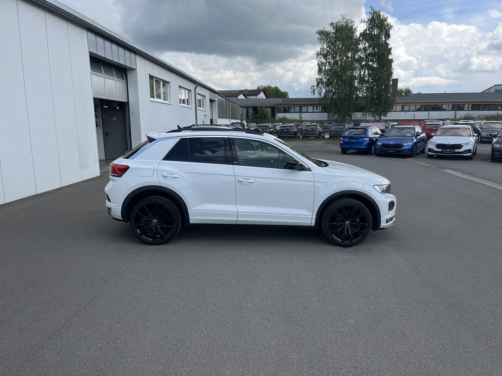 Volkswagen T-Roc 2.0 TDI DSG R-Line - Samsaru's Car Outlet