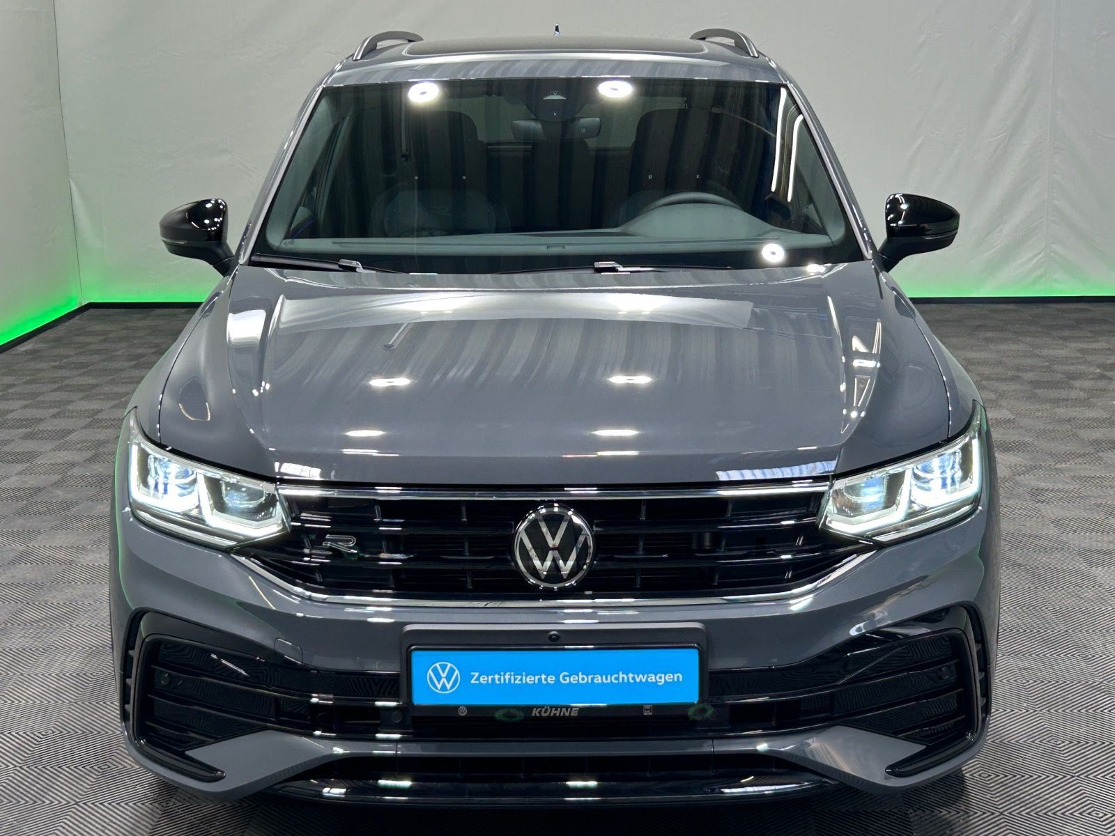 Volkswagen Tiguan R-Line 2.0 TSI DSG 4M - Samsaru's Car Outlet