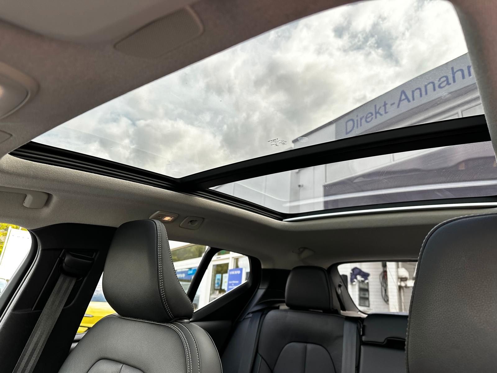 Volvo XC40 B3 Plus Dark Leder,AHK,Pano,360°,BLIS,ACC