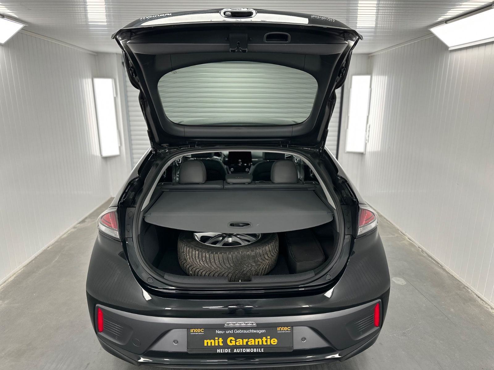 Hyundai IONIQ Prime Plug-In Hybrid - Samsaru's Car Outlet