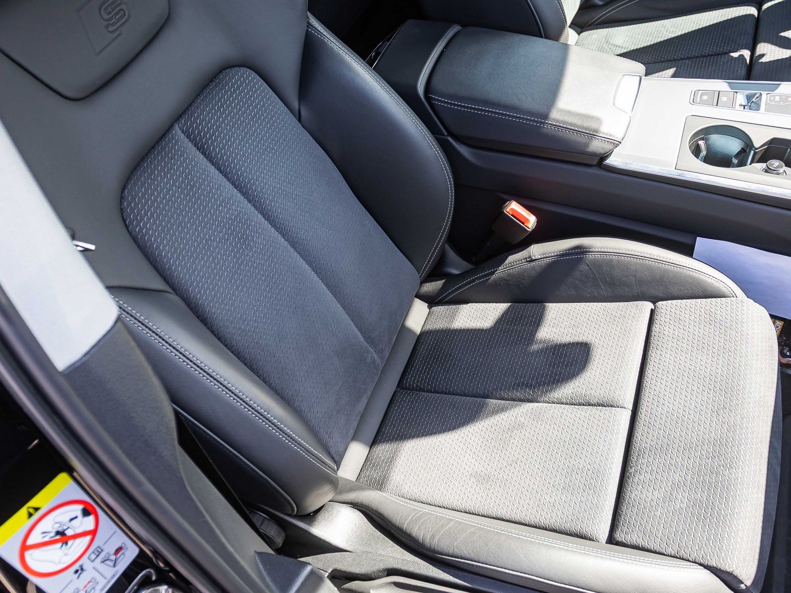 Audi A6 Avant S line 55TFSI e - Samsaru's Car Outlet