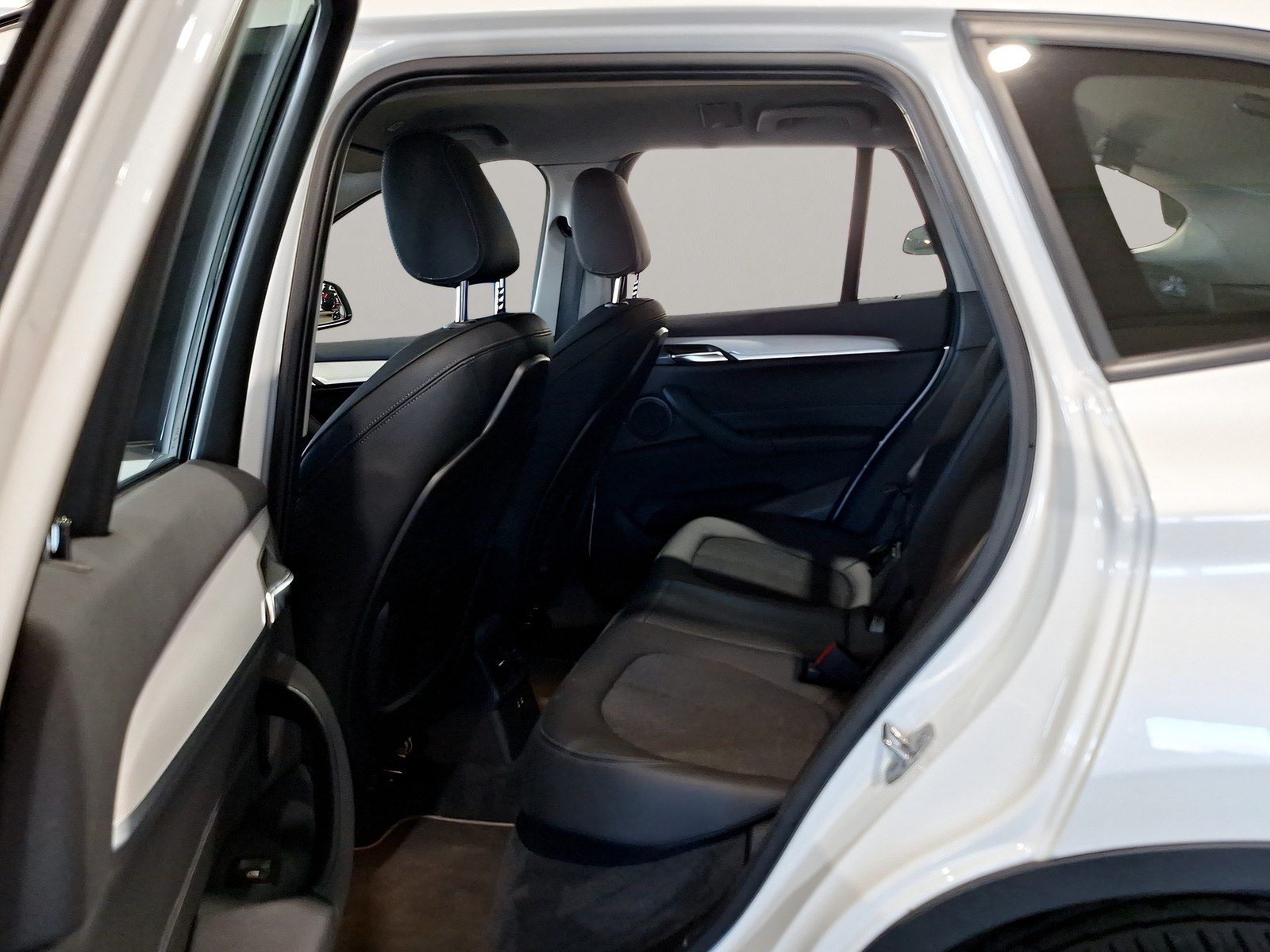 BMW X1 xDrive25e Sport Line - Samsaru's Car Outlet