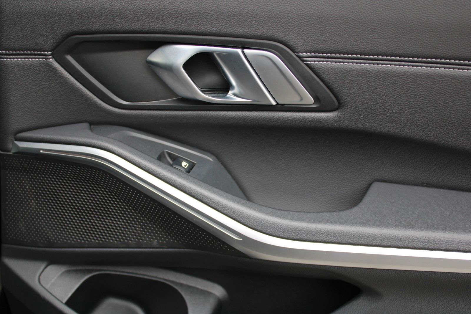 BMW 320 d Sport Line - Samsaru's Car Outlet